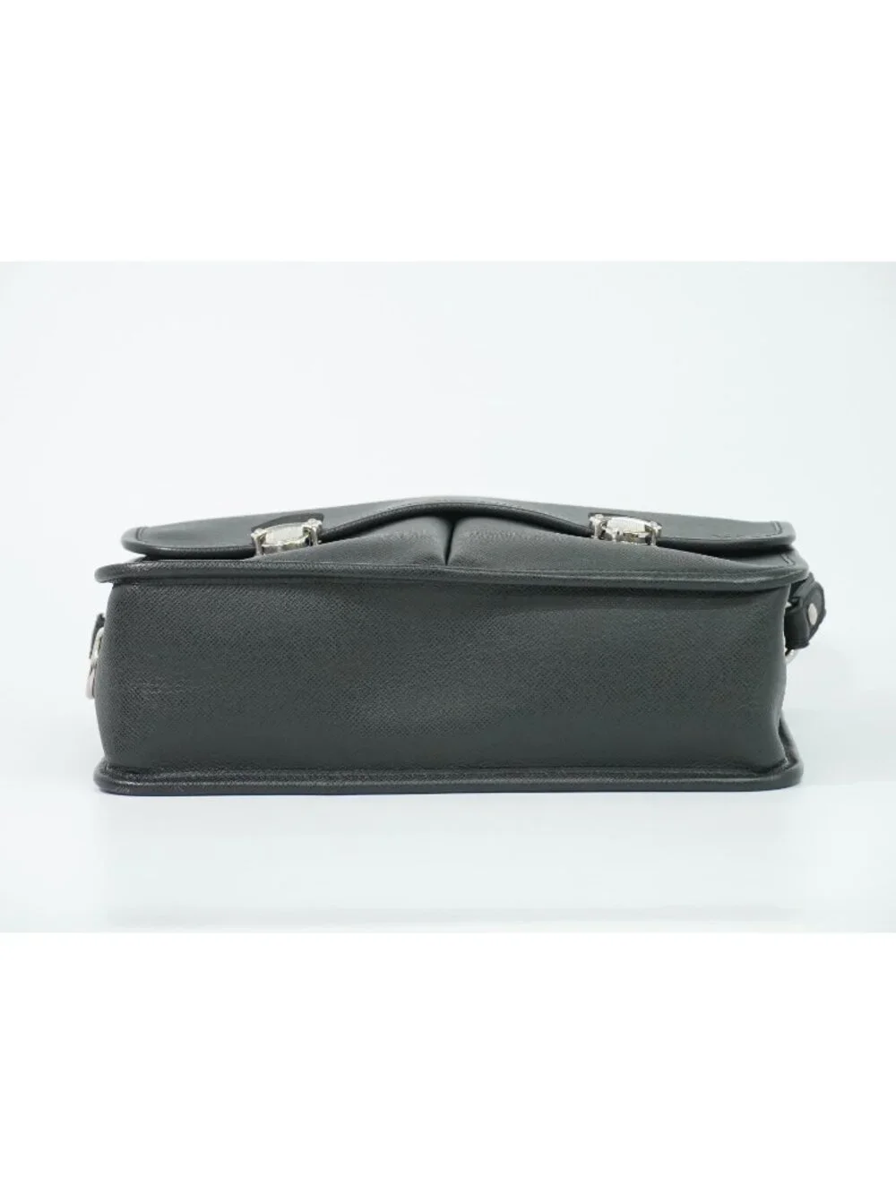 Louis Vuitton LV Arecreasing Lee Taiga Leather Shoulder Bag Ardoise Black